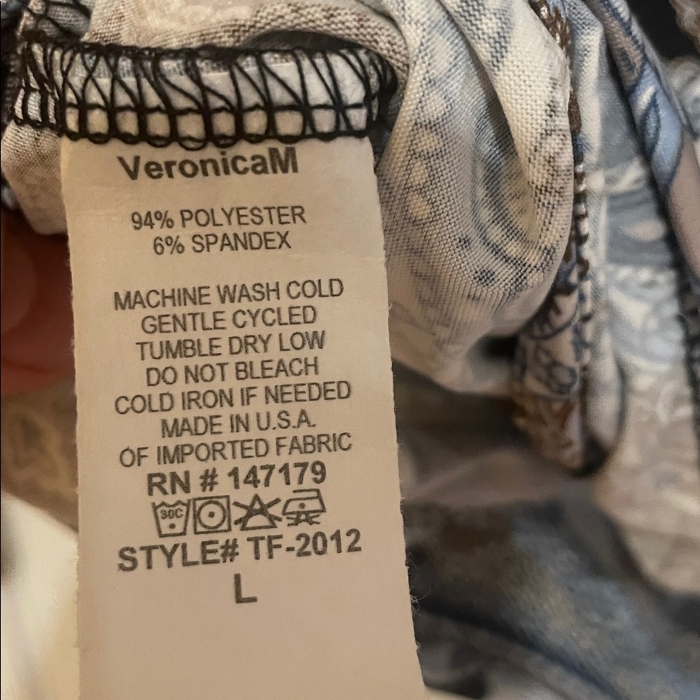 Veronica M Black and Tan Paisley sleeveless Blouse V in front and back large - Picture 2 of 5